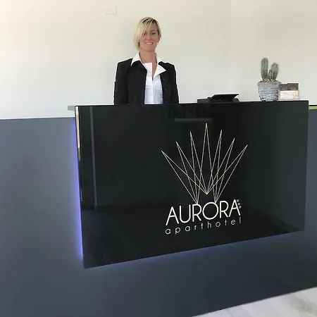 Aurora מלון דירות